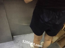 ����ɨ¥��������û�����ӵ���Ů��������Ь�����棬��֪��ζ�������ˣ�˭�ó���Ư����