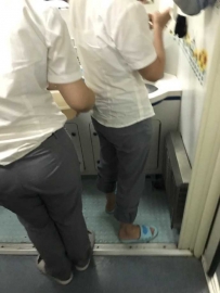 ����ͼ��Ʒ������ԱС��Ů�ǵ������˿ վһ���� �ûؼ���