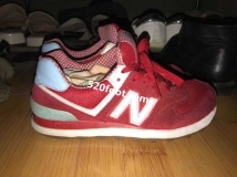 ¥�ϴ�ѧ��ģ�س�������˫��Ь������һ˫��������