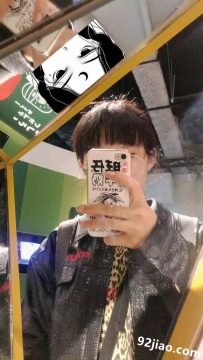 �ھ����ӷ����ſڵ�Ь�࣬���΢ʪ���е�С����Ŷ