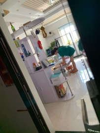 żȻ����һ����Ůû���� �ڴ�ɨ���������ſڵ�һ˫������ū�ջ������ˣ�����...