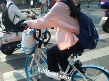 ͬѧ��С��Ь�����࣬ʪʪ�ģ�����ģ��ܺ���